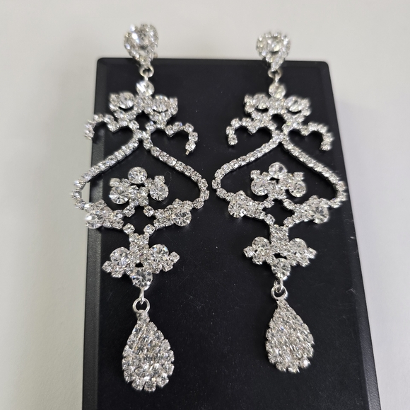 Elegant Silver Drop Earrings - Picture 1 of 4